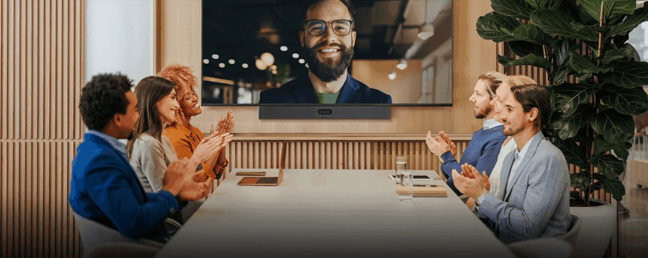 Professional meeting environment with modern Yealink video conferencing equipment—display, camera and microphone in an elegant design that supports effective communication and collaboration.
